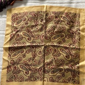 EUC SAKS FIFTH AVE MENS POCKET SQUARE ONE SIZE